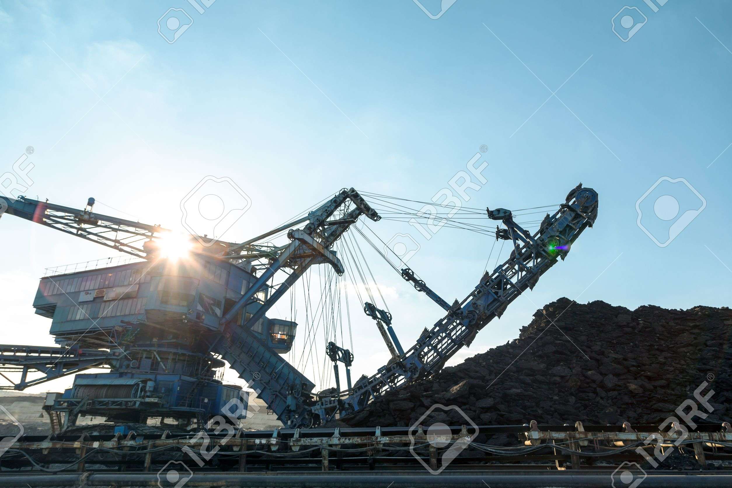 35754001-Macchine-Mining-in-primo-piano-mina-Archivio-Fotografico